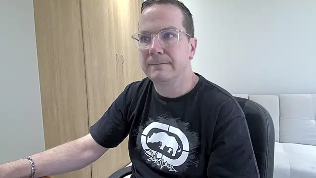 Snapshot of BrettJ81 chatting on December 1, 9:36 am BrettJ81 online show from December 1, 9:36 am