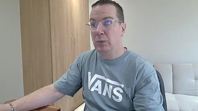 Snapshot of BrettJ81 chatting on December 22, 7:49 am BrettJ81 online show from December 22, 7:49 am