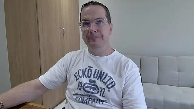 Snapshot of BrettJ81 chatting on January 7, 12:07 pm BrettJ81 online show from January 7, 12:07 pm