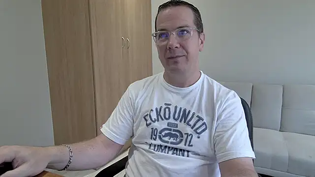 Snapshot of BrettJ81 chatting on January 15, 12:54 pm BrettJ81 online show from January 15, 12:54 pm