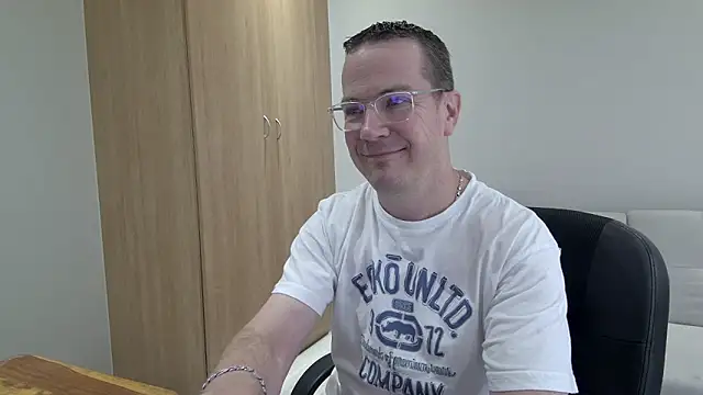 BrettJ81 online show from March 13, 2:23 pm