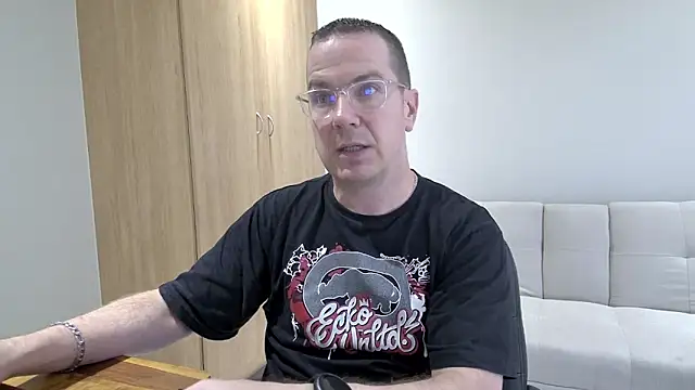 BrettJ81 online show from March 20, 2:33 pm