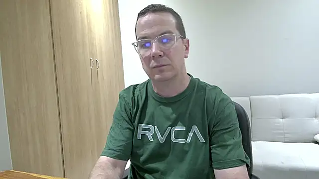 BrettJ81 online show from April 7, 5:57 pm