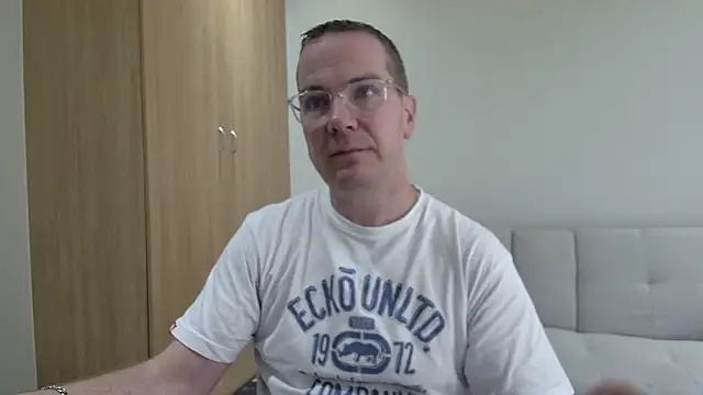 BrettJ81 online show from May 29, 2:04 pm