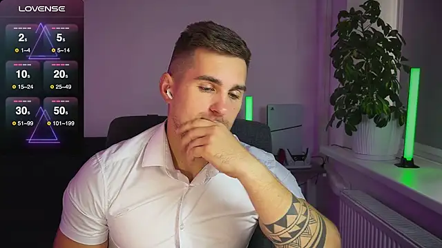 Snapshot of Sweeet__boy chatting on October 2, 7:26 am Sweeet  boy online show from October 2, 7:26 am