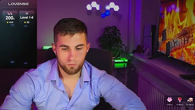 Snapshot of Sweeet__boy chatting on October 28, 1:36 pm Sweeet  boy online show from October 28, 1:36 pm