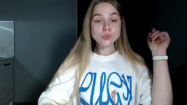 Snapshot of Sunbeam_ chatting on April 2, 7:55 pm Sunbeam online show from April 2, 7:55 pm