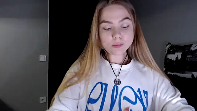 Snapshot of Sunbeam_ chatting on April 9, 7:19 pm Sunbeam online show from April 9, 7:19 pm