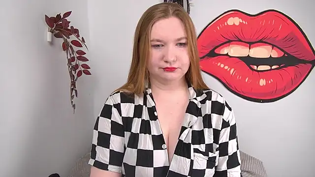 LaraDream online show from April 3, 2:15 pm