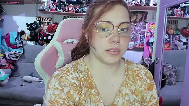 Snapshot of soficammy chatting on April 1, 9:01 pm soficammy online show from April 1, 9:01 pm