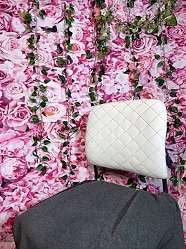 mismialove online show from September 22, 6:48 am