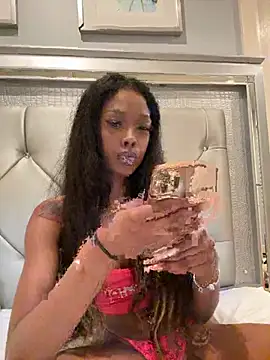 mismialove online show from May 3, 9:04 am
