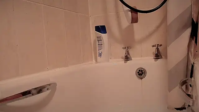 Snapshot of McPherson72 chatting on March 22, 4:35 am McPherson72 online show from March 22, 4:35 am