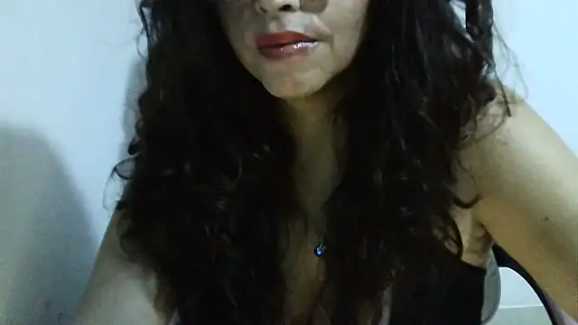 Snapshot of oso34hot chatting on October 7, 12:24 pm oso34hot online show from October 7, 12:24 pm